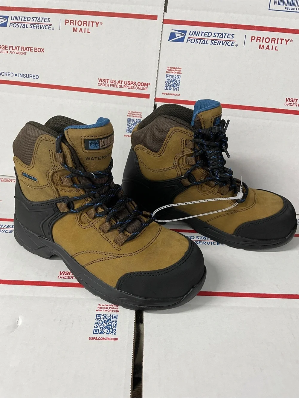 Kodiak Tan and Black Waterproof Women’s Work Boots, size 8M